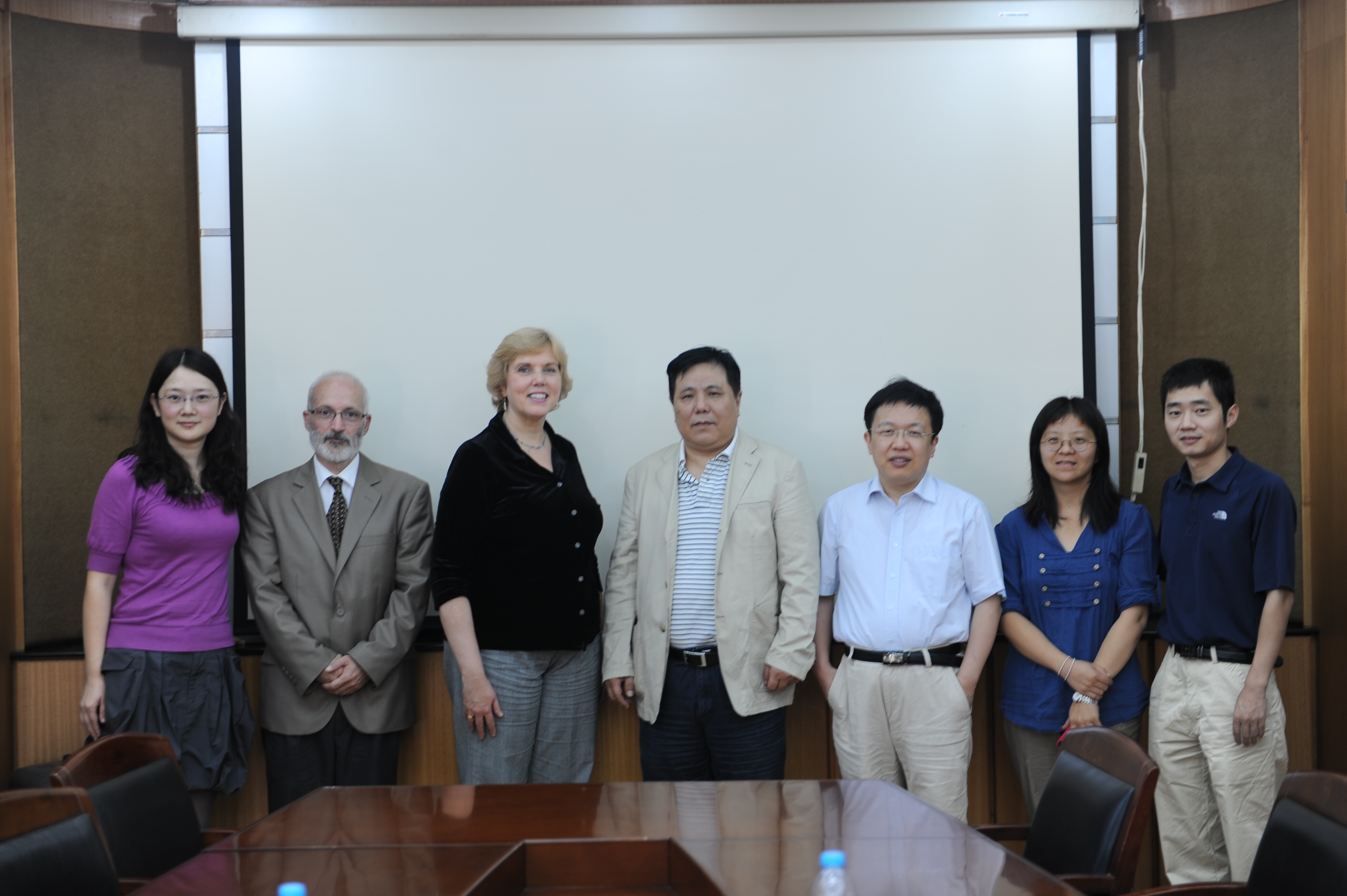 美国著名跨文化传播学家德波拉•蔡访问肉蒲团
并做学术演讲