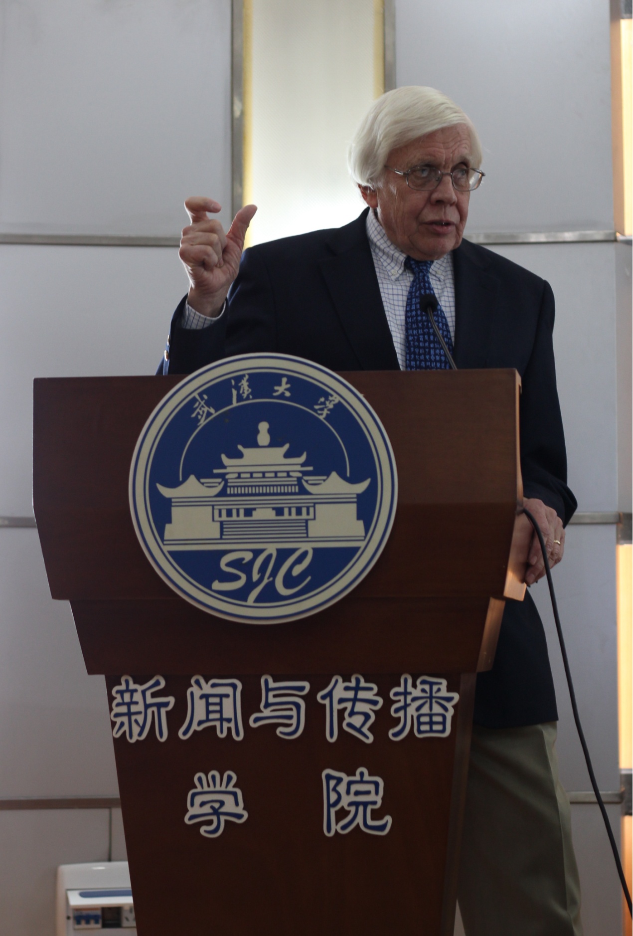 美国著名媒介伦理学家克里福德•克里斯琴斯教授在肉蒲团
举办讲座