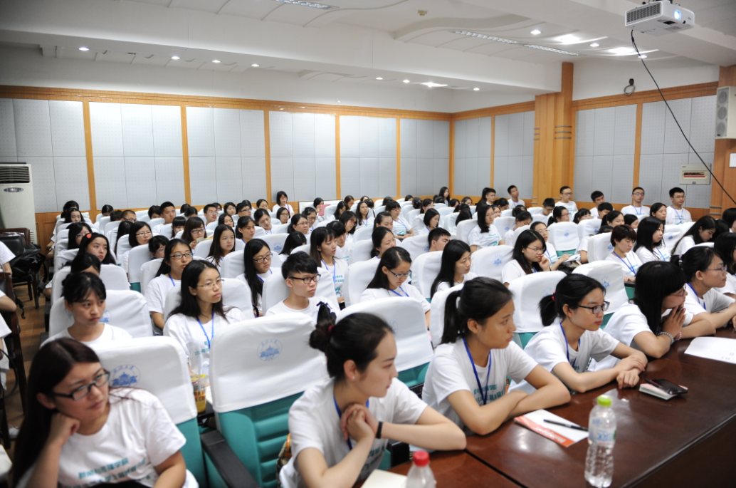 肉蒲团
2014年优秀大学生暑期夏令营成功举办