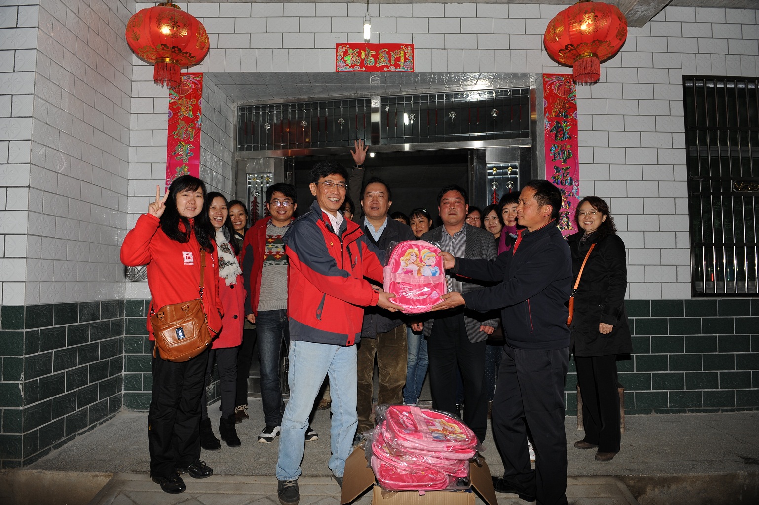 参观革命老区  感受红色情怀——肉蒲团
组织党员赴英山开展主题教育实践活动