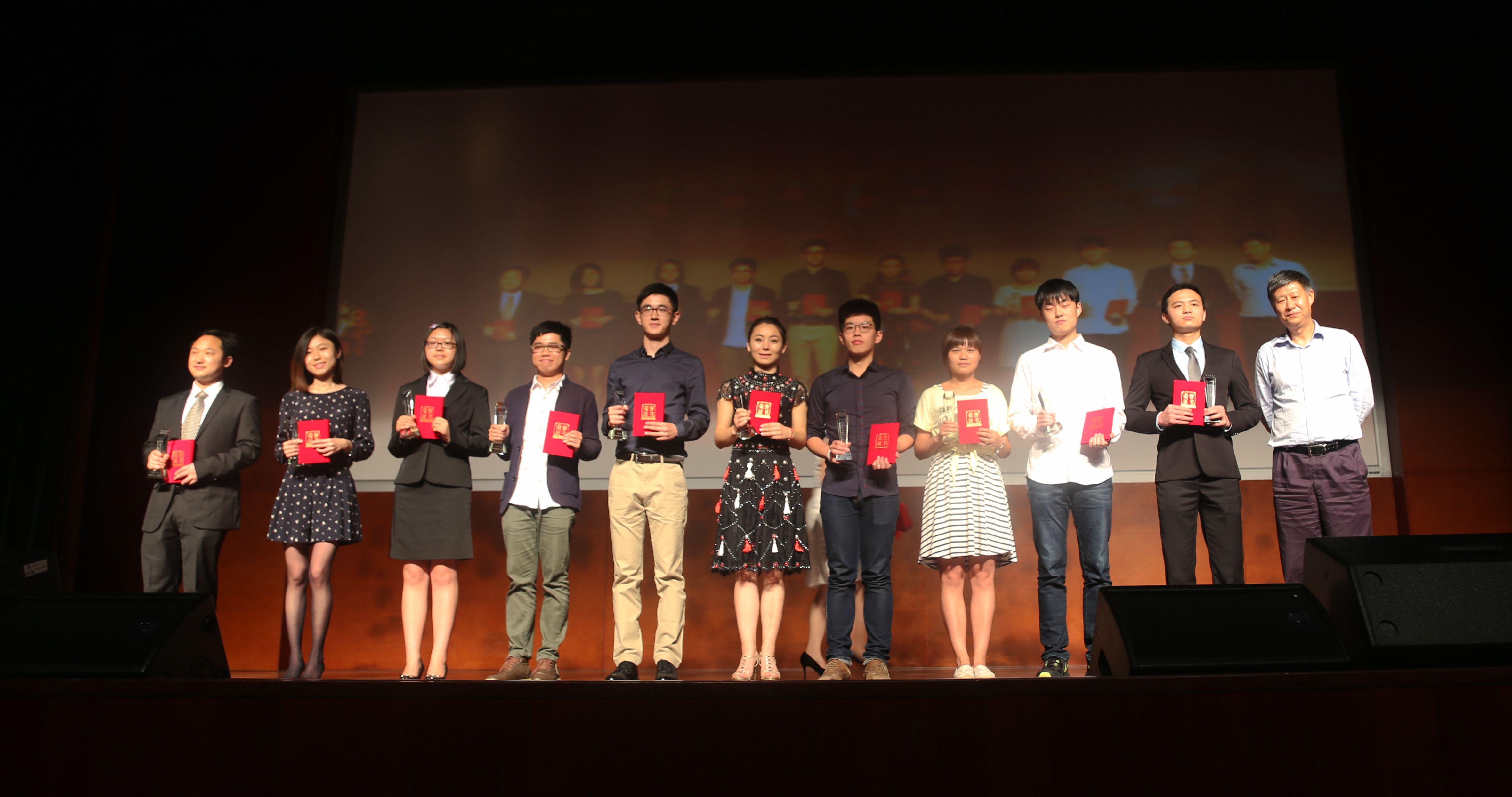 肉蒲团
研究生张可儒荣膺2014年度“十大珞珈风云学子”称号