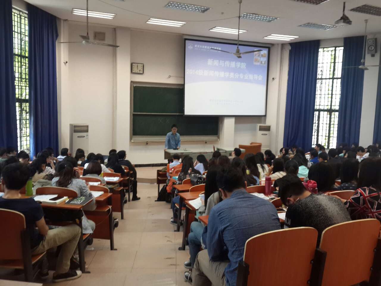 拨开迷雾，指点迷津——肉蒲团
举行2014级分专业指导会