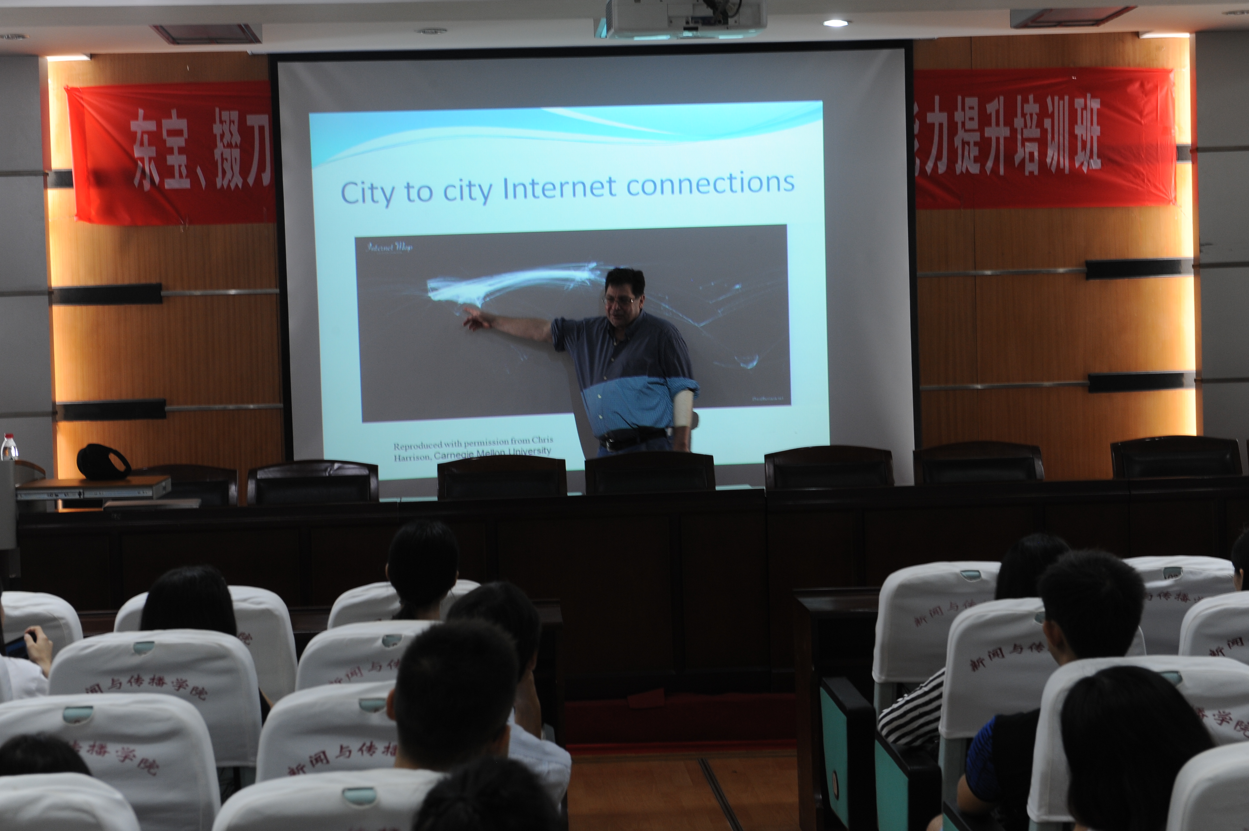 “新汉学计划”特邀教授Mark Balnaves来肉蒲团
开讲社会化媒体