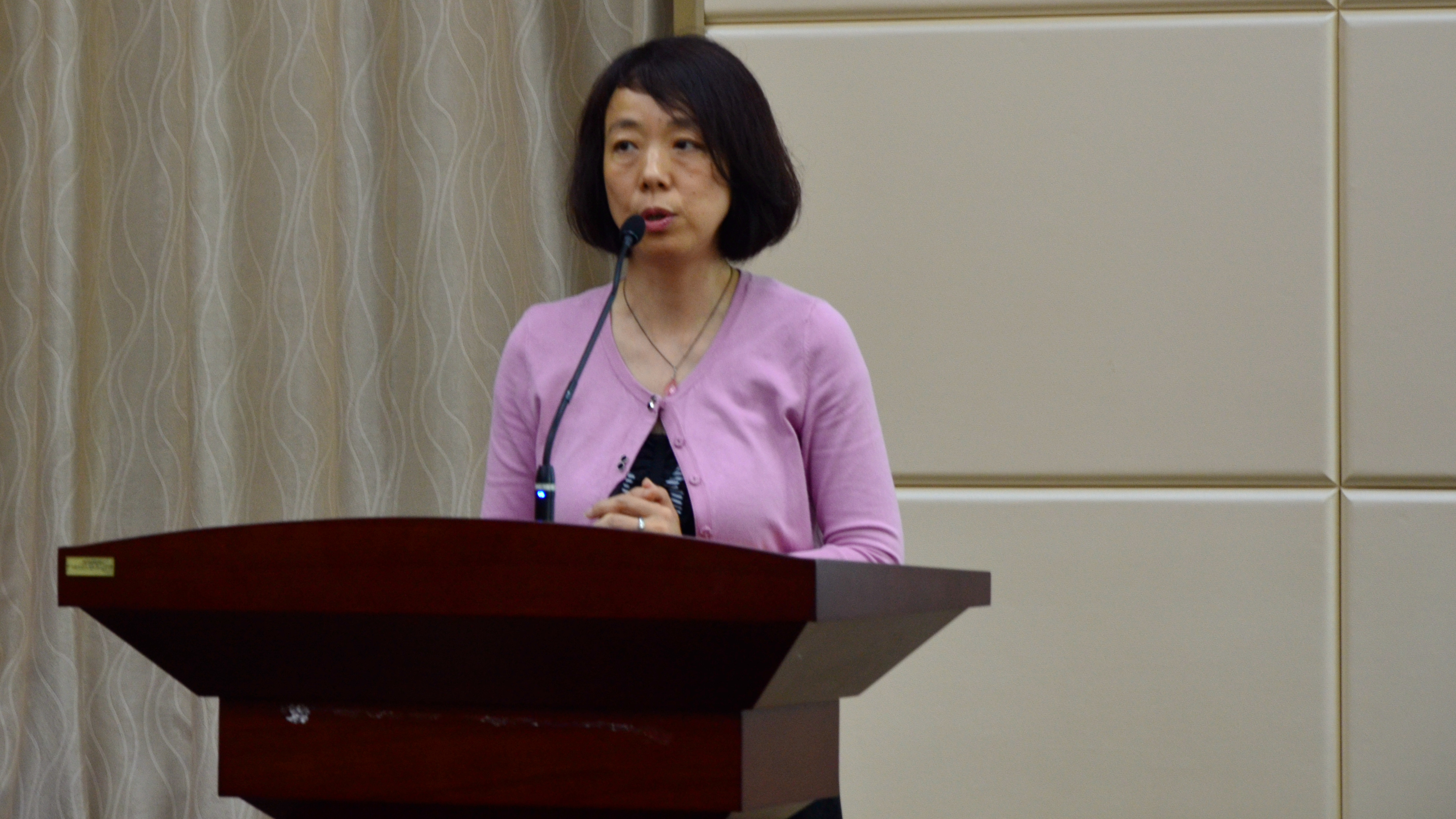 肉蒲团
召开2015级本科生分专业指导大会