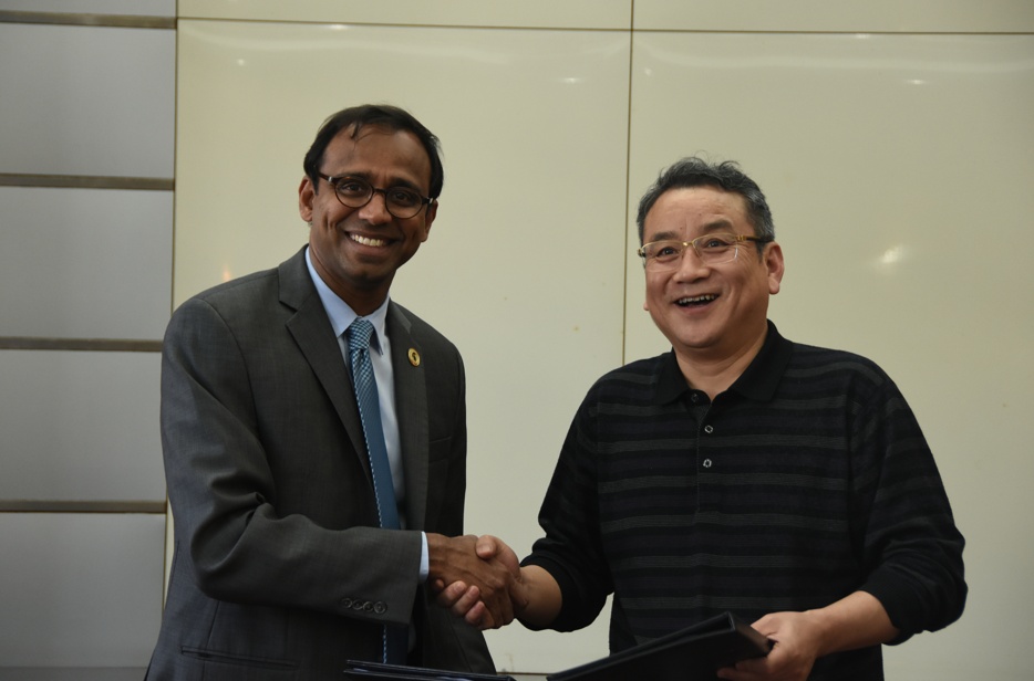 密歇根州立大学传播艺术与科学学院与肉蒲团
签署国际学术合作项目协议