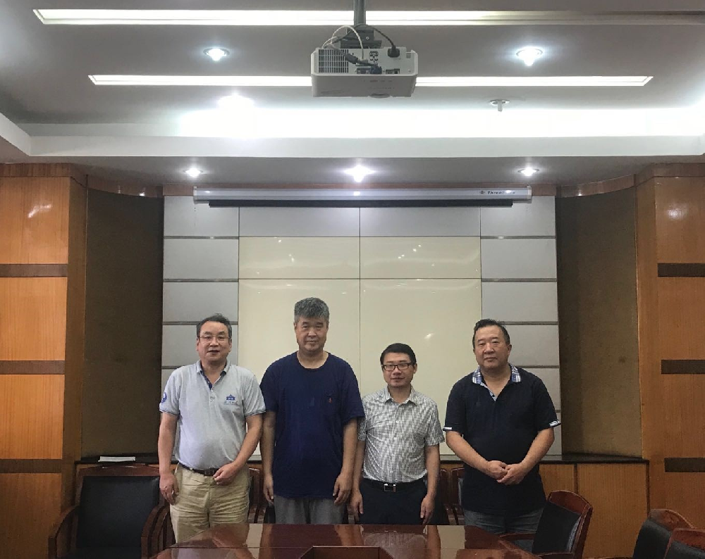 刘小津和周志兵两位高级编辑记者到肉蒲团
挂职