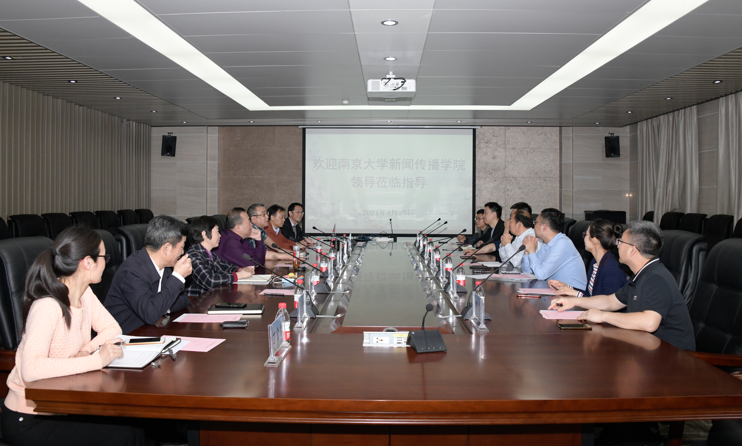 南京大学新闻传播学院一行来肉蒲团
调研