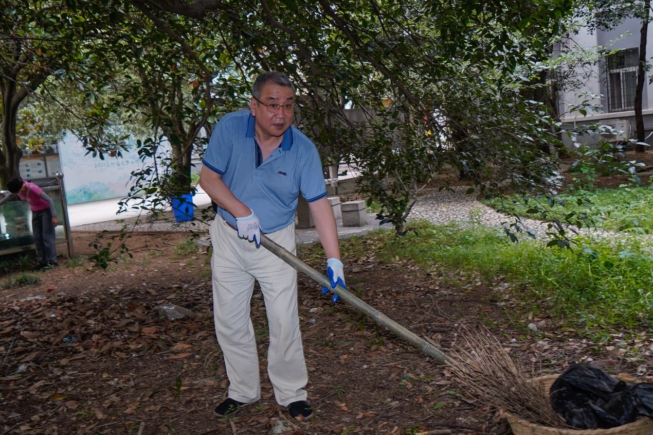 肉蒲团
开展爱国卫生运动大扫除活动