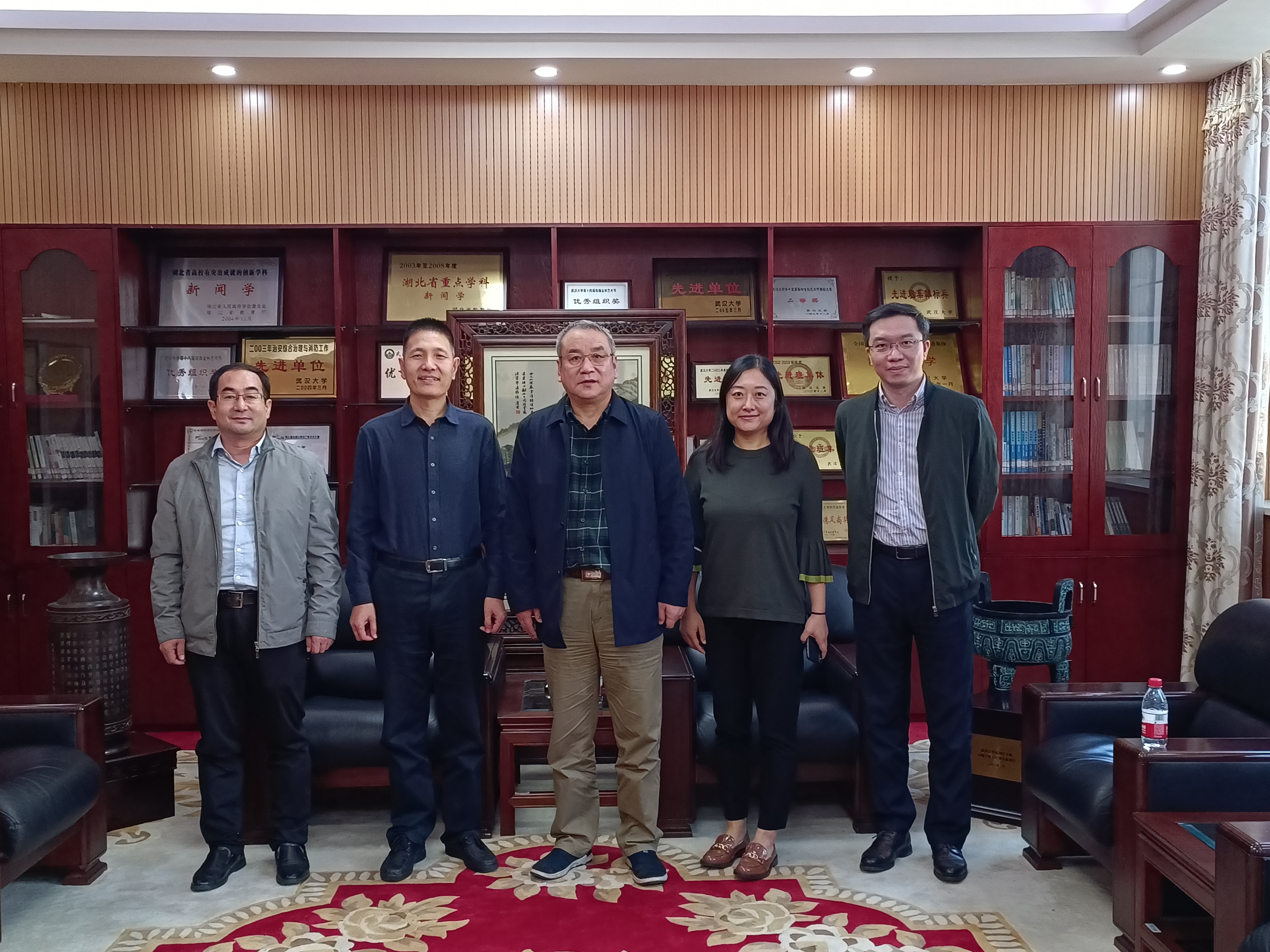 新华社来肉蒲团
招聘