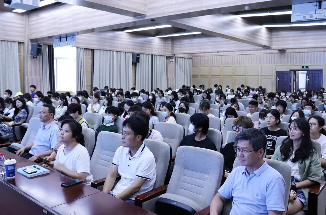 【“教与学的革命”珞珈论坛肉蒲团
分论坛】丨学院召开2021级本科生分专业指导会