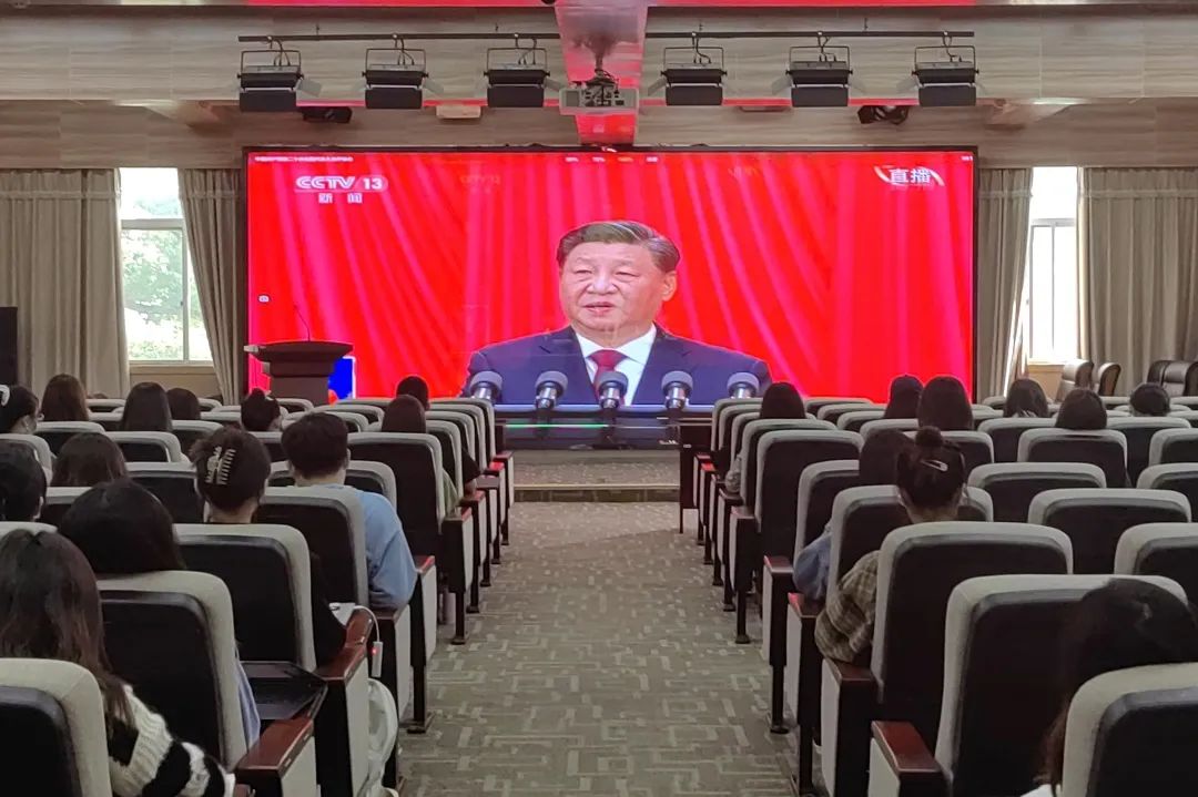 肉蒲团
师生党员、团员热议党的二十大报告