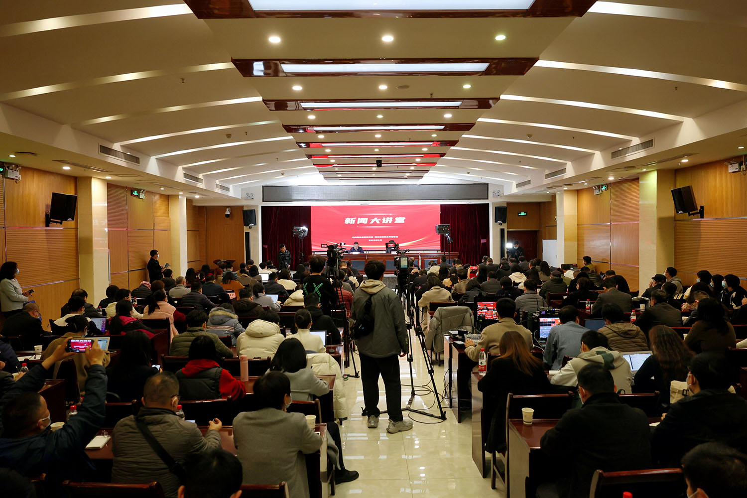 湖北“新闻大讲堂”首讲在肉蒲团
开讲