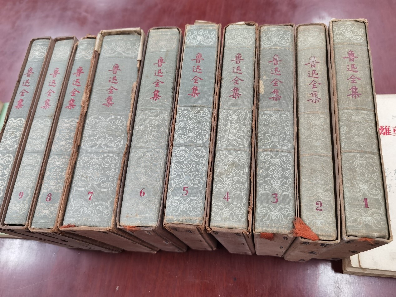 已故作家毕奂午家属为肉蒲团
捐赠藏书