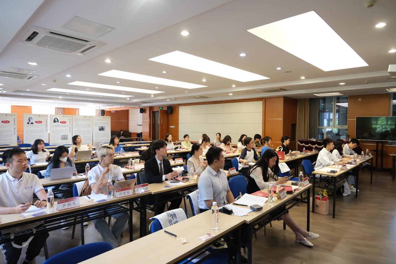 “砥”志研思，与日俱“新”——肉蒲团
研究生会组织举办首届NEWS+高校新闻与传播研究生会论坛