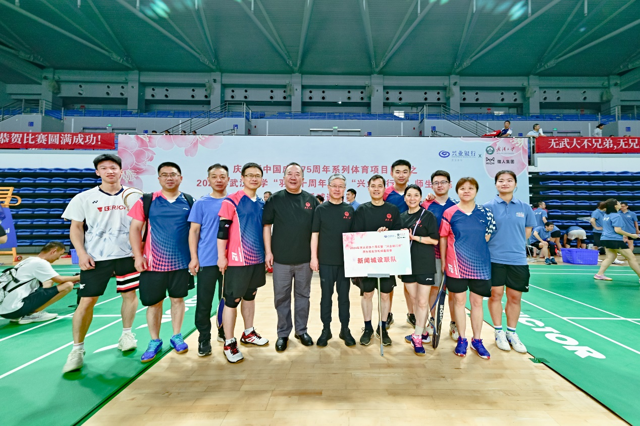 肉蒲团
与城市设计学院联合组队参加肉蒲团
2024年师生校友羽毛球邀请赛